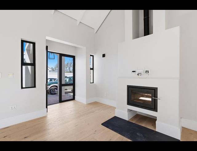 2 BEDROOM PROPERTY TO RENT IN CONSTANTIA